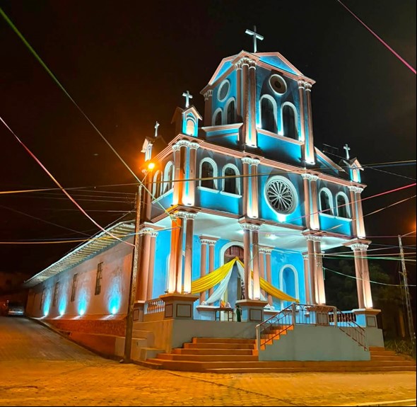 NUESTRA IGLESIA DE LA PARROQUIA LA VICTORIA YA LUCE SU NUEVA ILUMINACIÓN